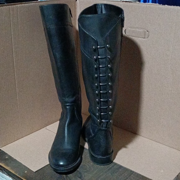 Shoes - Picture 2 of 6